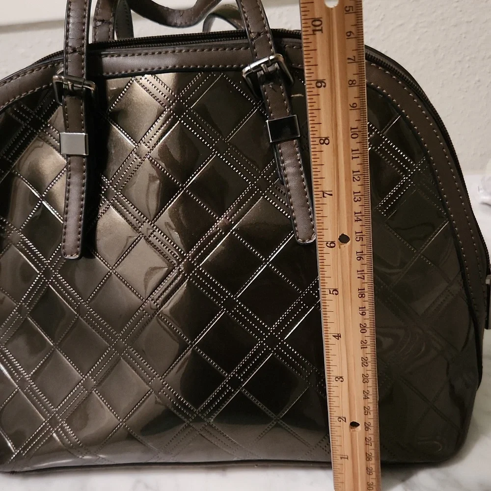 Pretty brown vinyl purse in very good condition by David Jones. - Picture 8 of 9